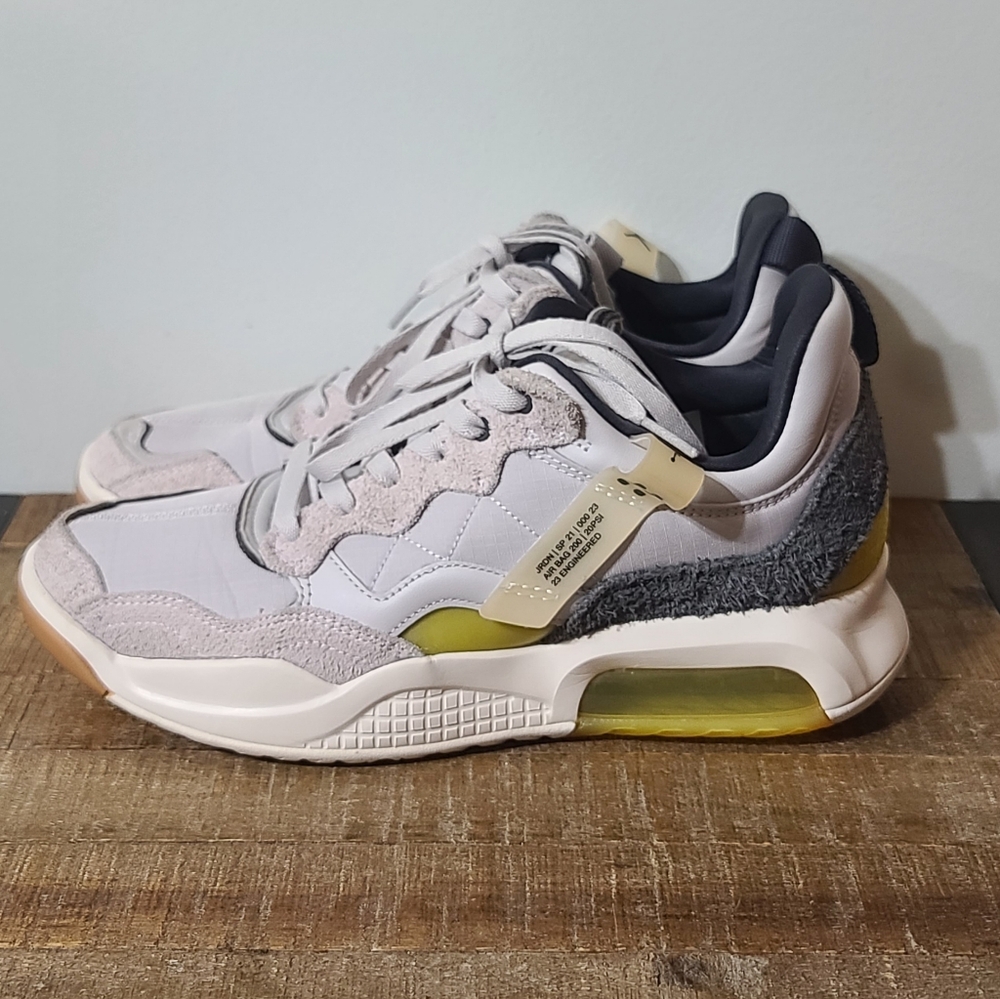 Jordan MA2 Vast Grey Woman's Size 9.5 👟